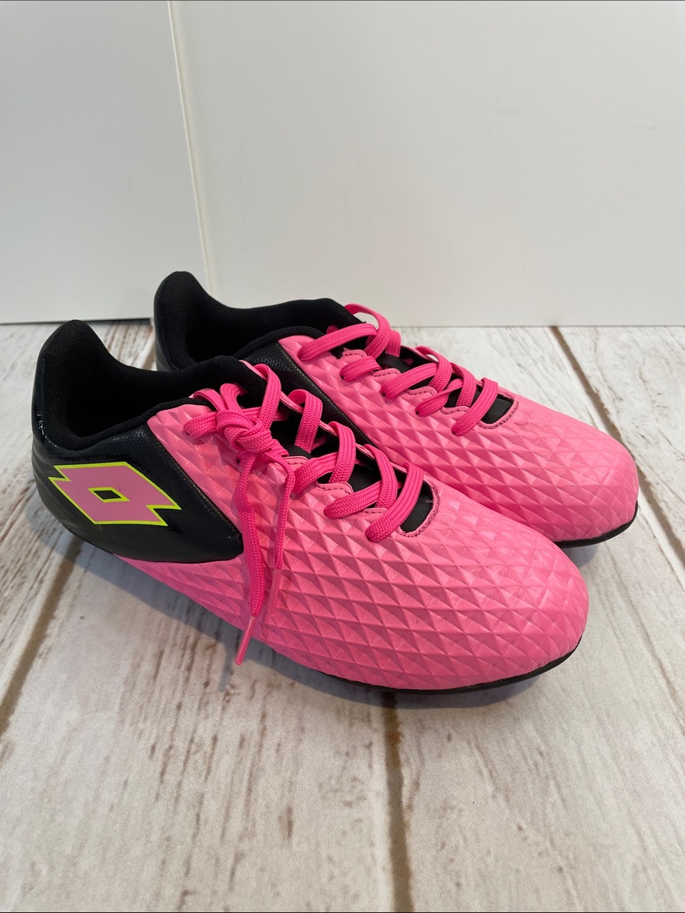 LOTTO Kids Hot Pink Black Soccer Cleats Shoes Size 5.5 Girls